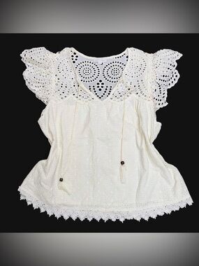 Jennifer + Grace Women's Cream Eyelet Lace Flutter Sleeve Top. Size L